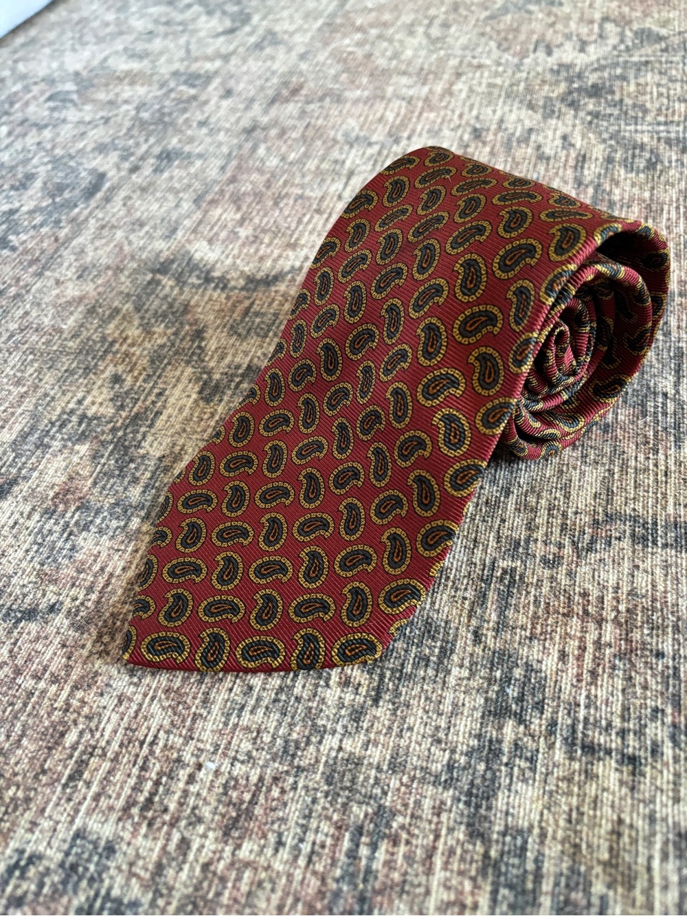Brooks Brothers Men's Paisley Pattern 100% Silk Made in USA Tie